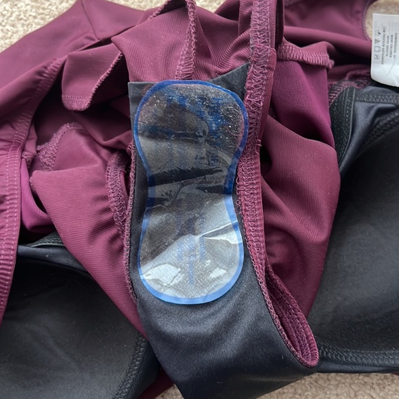 NWT Miraclesuit V Neck Burgundy Wireless Ruched One Piece Swimsuit - Size 14 - Picture 7 of 8